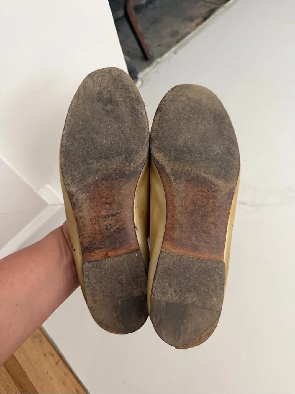 CHANEL Patent Leather Ballet Flats in Yellow-Tan